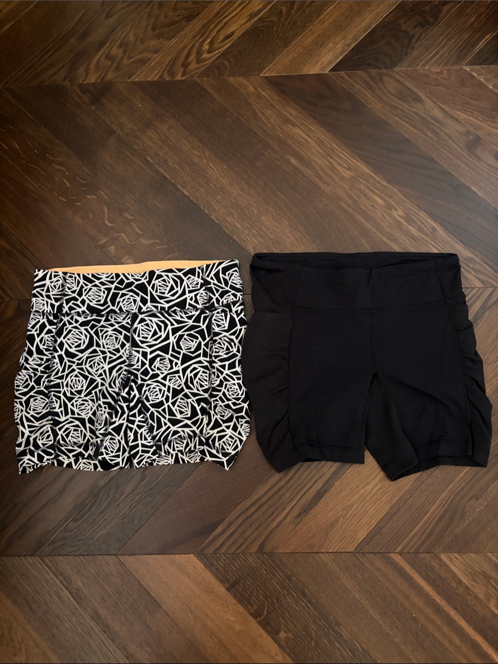 Lululemon Posey Black White/Classic Black Set of 2 -Size 8